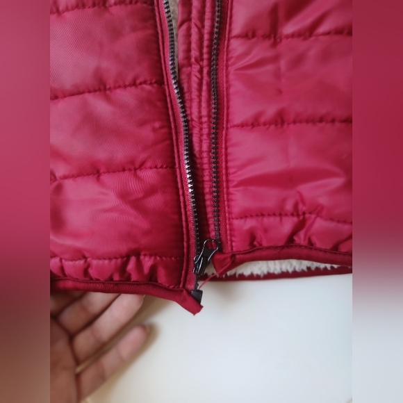 Comfy 12mo Puffer Red Vest - Picture 5 of 6